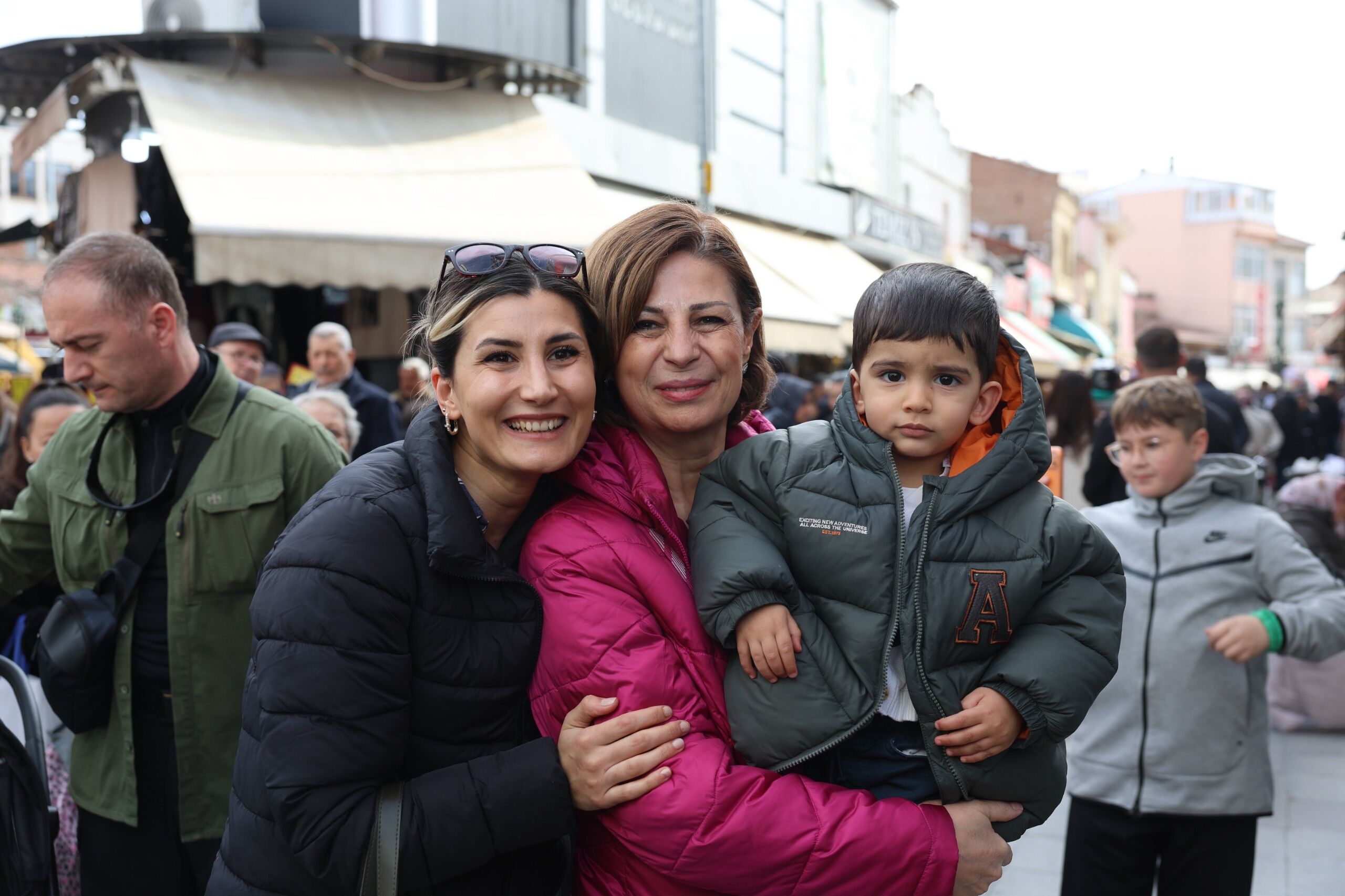 Başkan Ünlüce bayram coşkusunu halkla yaşadı