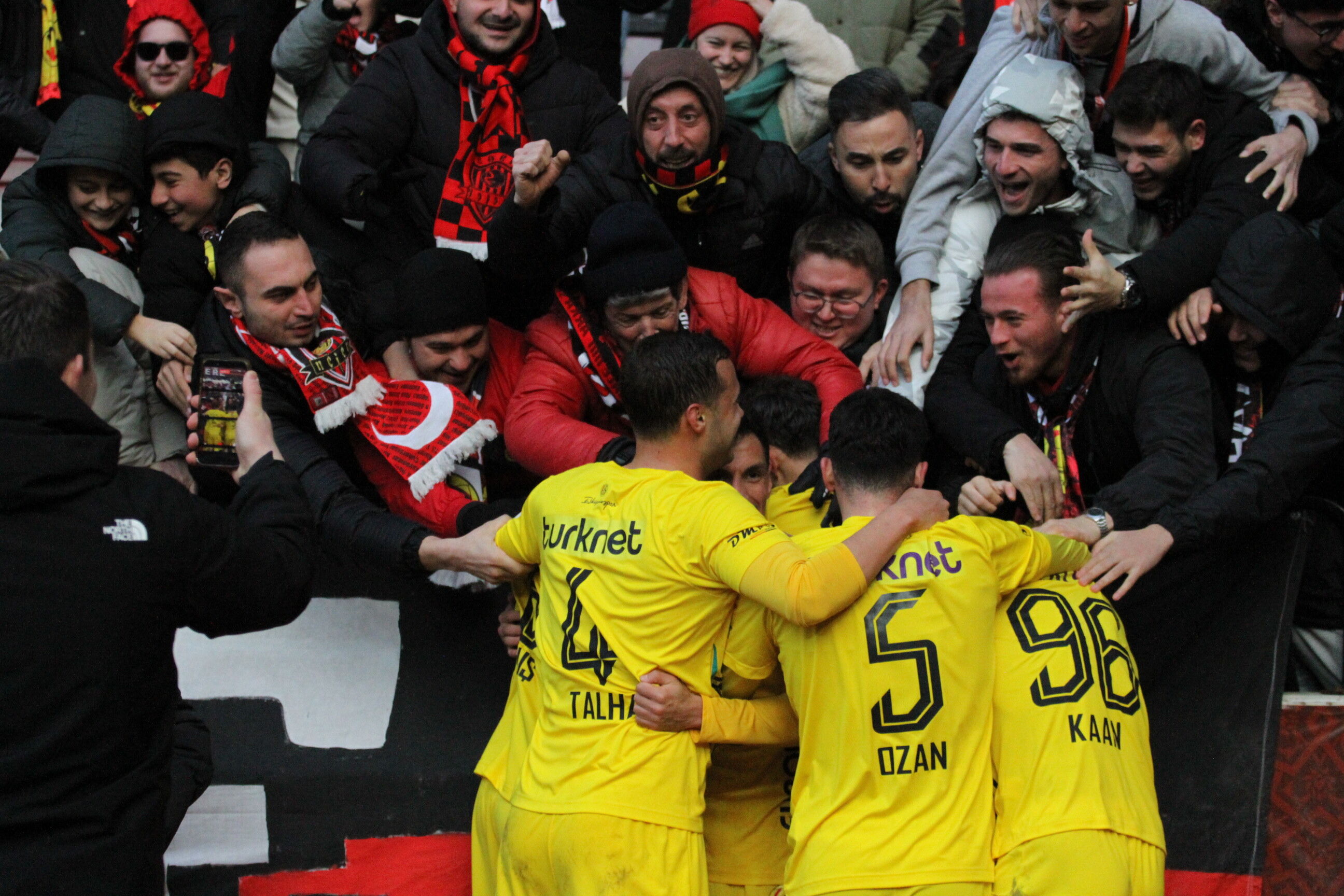 Kütahyaspor lider, Eskişehirspor takibini sürdürüyor