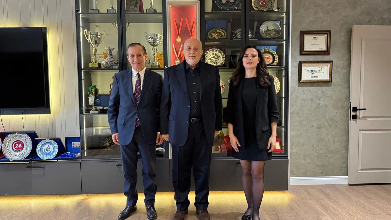 İş İnsanı Avni Ongurlar Medya 26 Grup’u Ziyaret Etti