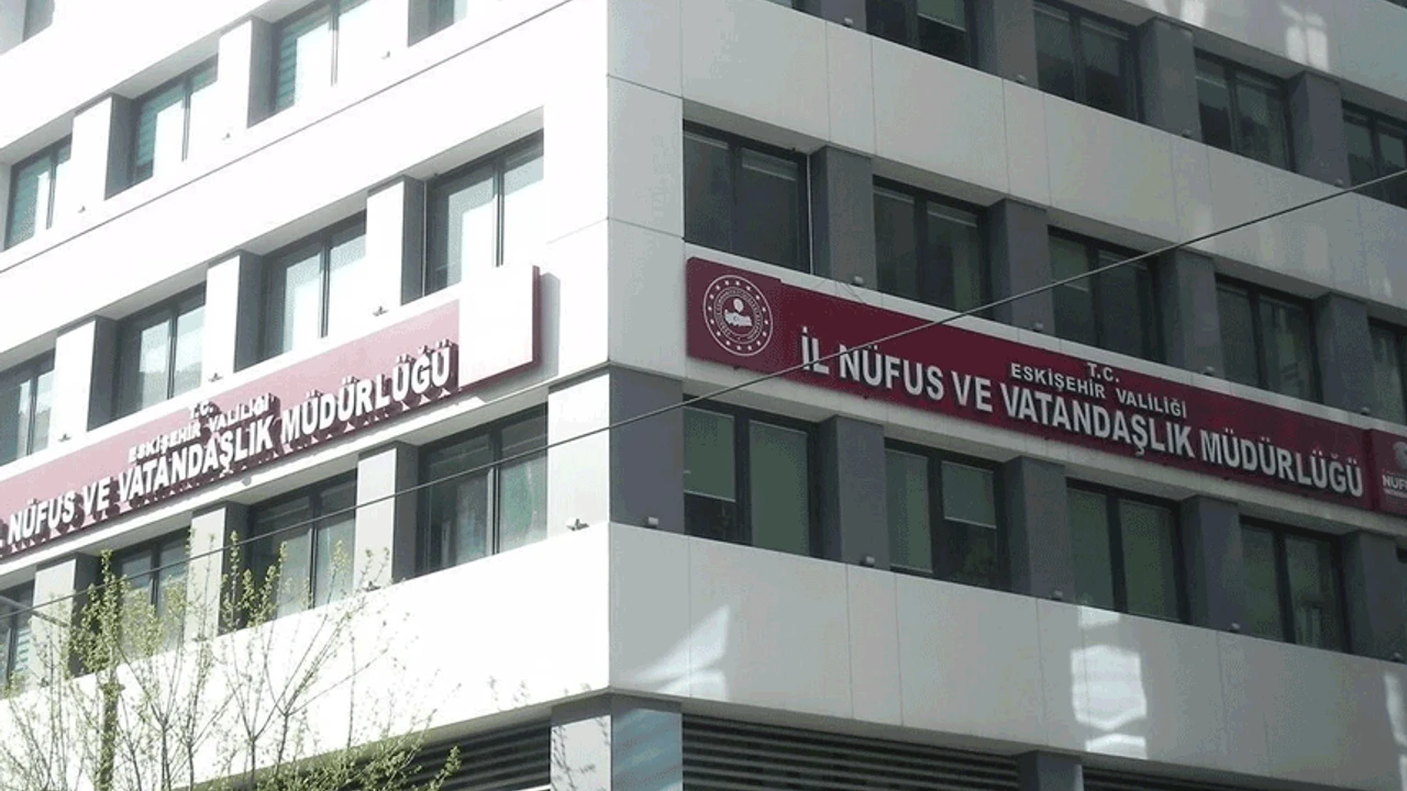 Nüfus müdürlüklerinde YKS alarmı: Kapılar kapandı, 22 öğrenci sınava yetişti