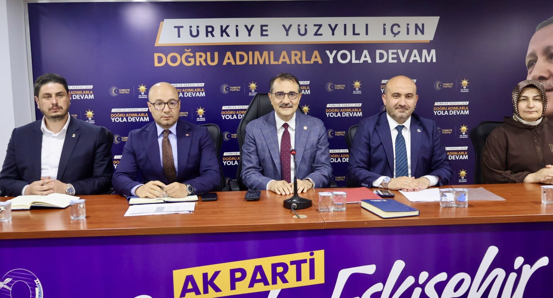Hobi Bahçeleri ve Vergi Borçları Masada: AK Parti Eskişehir İl Yönetimi Toplandı